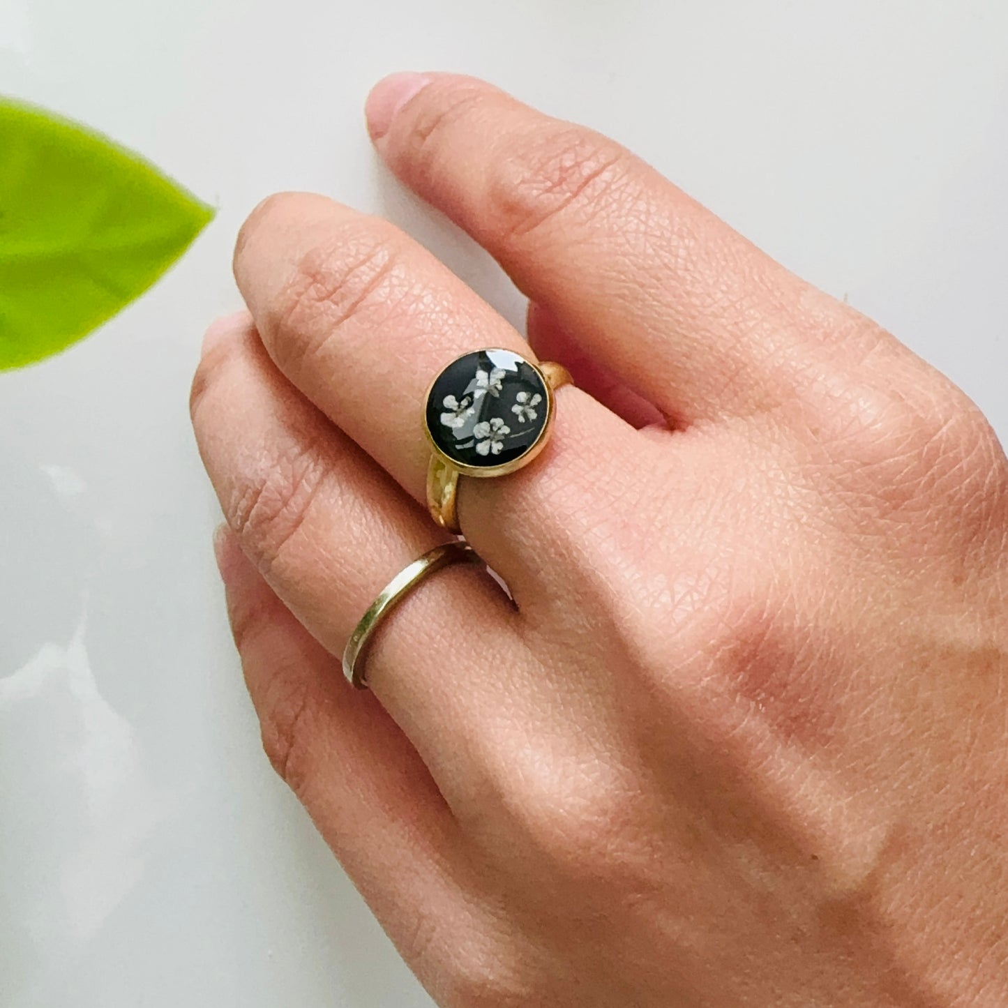 Black resin and flower adjustable ring