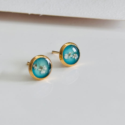 Blue resin studs with real flowers